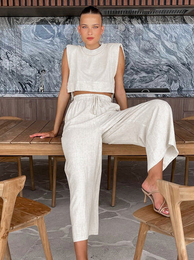 Zomers tweedelig setje met cropped top en wijde broek
