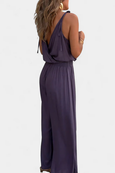 Lange elegante jumpsuit met smalle bandjes diepe halslijn en open pijpen