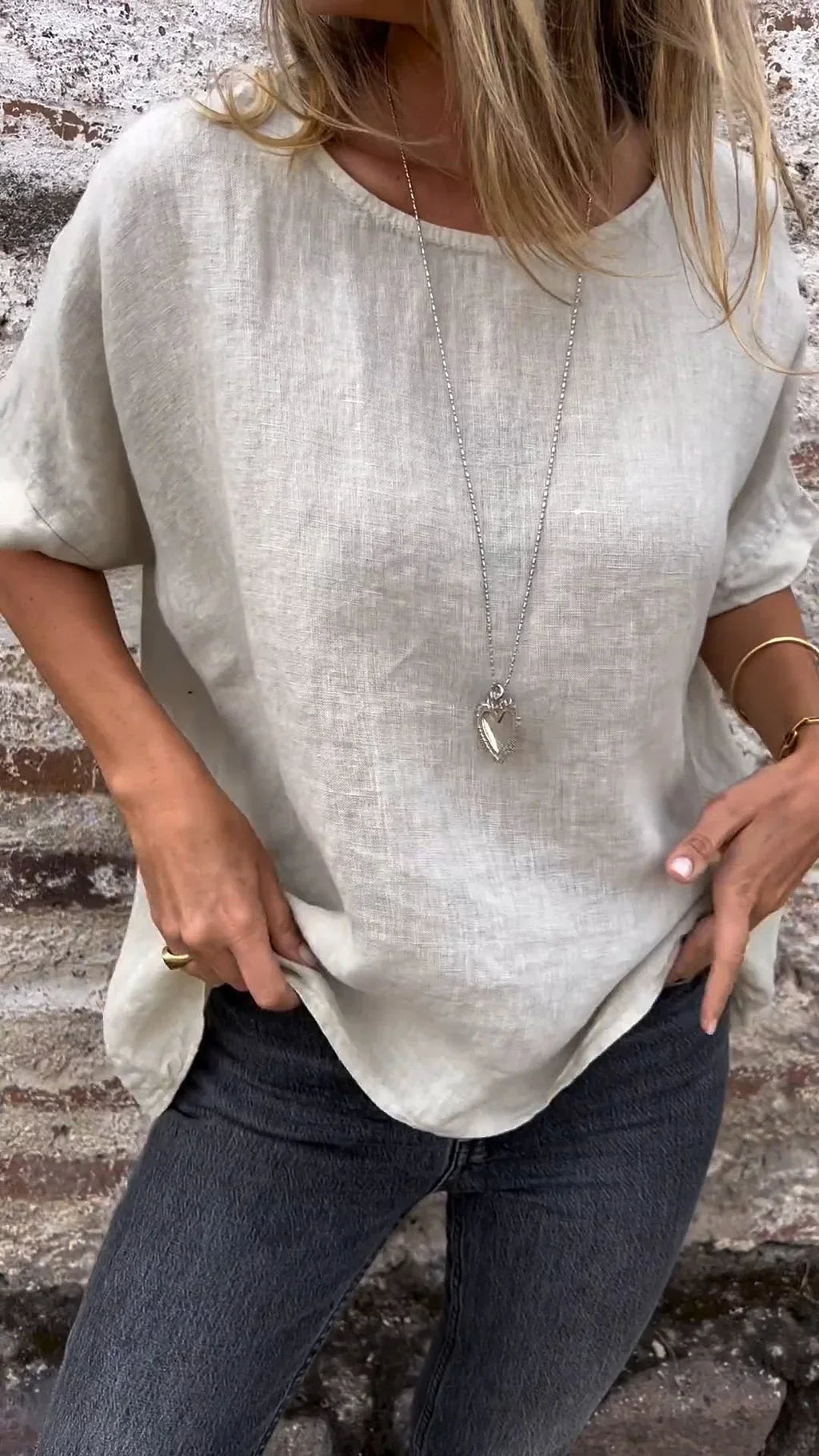 Naila - Katoenen linnen blouse met halve mouwen en ronde hals in effen kleur