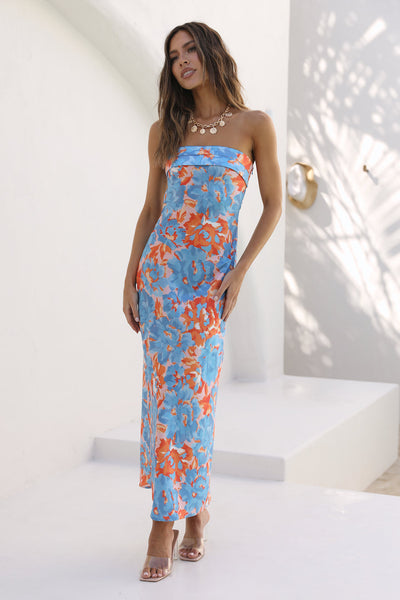 Straploze maxi jurk met stijlvol printdesign perfect voor feesten en speciale gelegenheden