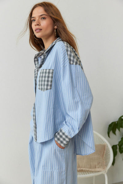 Los damespyjamaset met doorknoopshirt en wijde broek