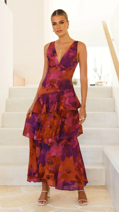 Elegante mouwloze maxi jurk met halterstijl en speelse volantdetails