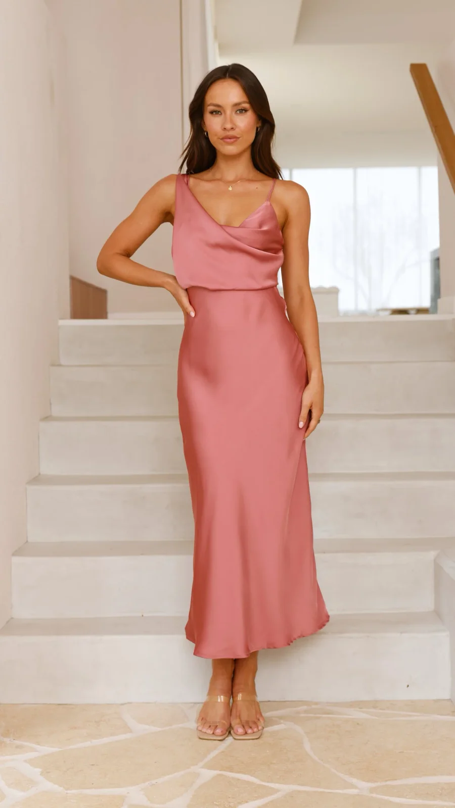 Elegante lange damesjurk met smalle bandjes