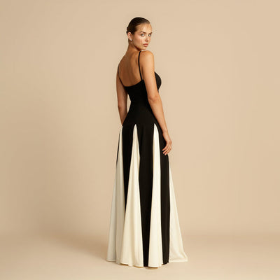 Elegante maxi jurk met smalle bandjes en verfijnde stijl