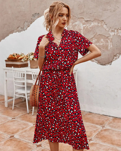 Stijlvolle dames midi jurk met korte mouwen voor zomerse dagen