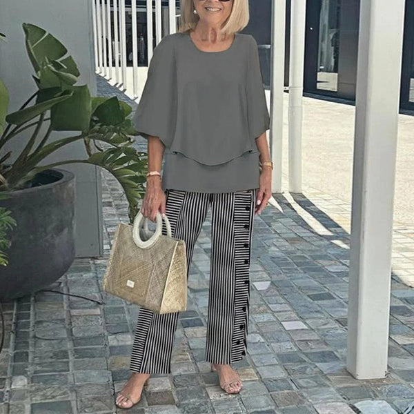 Dames set met ronde hals top met halve mouwen en bedrukte broek