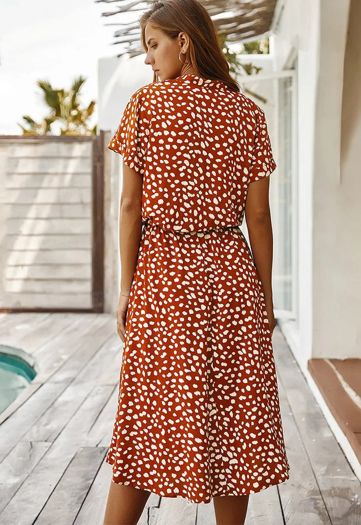 Luchtige en comfortabele zomerjurk met stippenprint voor dagelijks gebruik