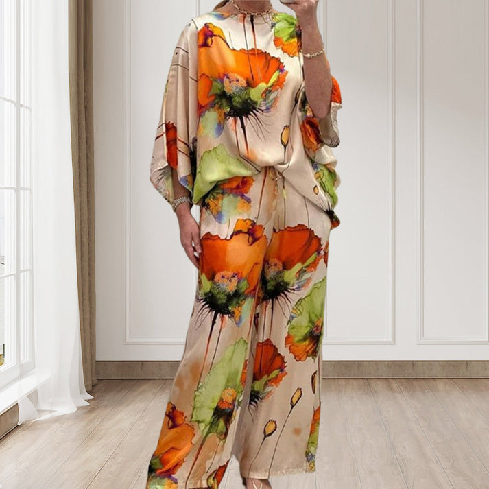 Tweedelige dames set met losse broek en top met wijde mouwen en bloemenpatroon