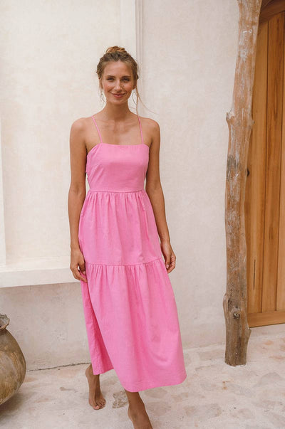 Delicate zomer midi jurk met dunne spaghettibandjes