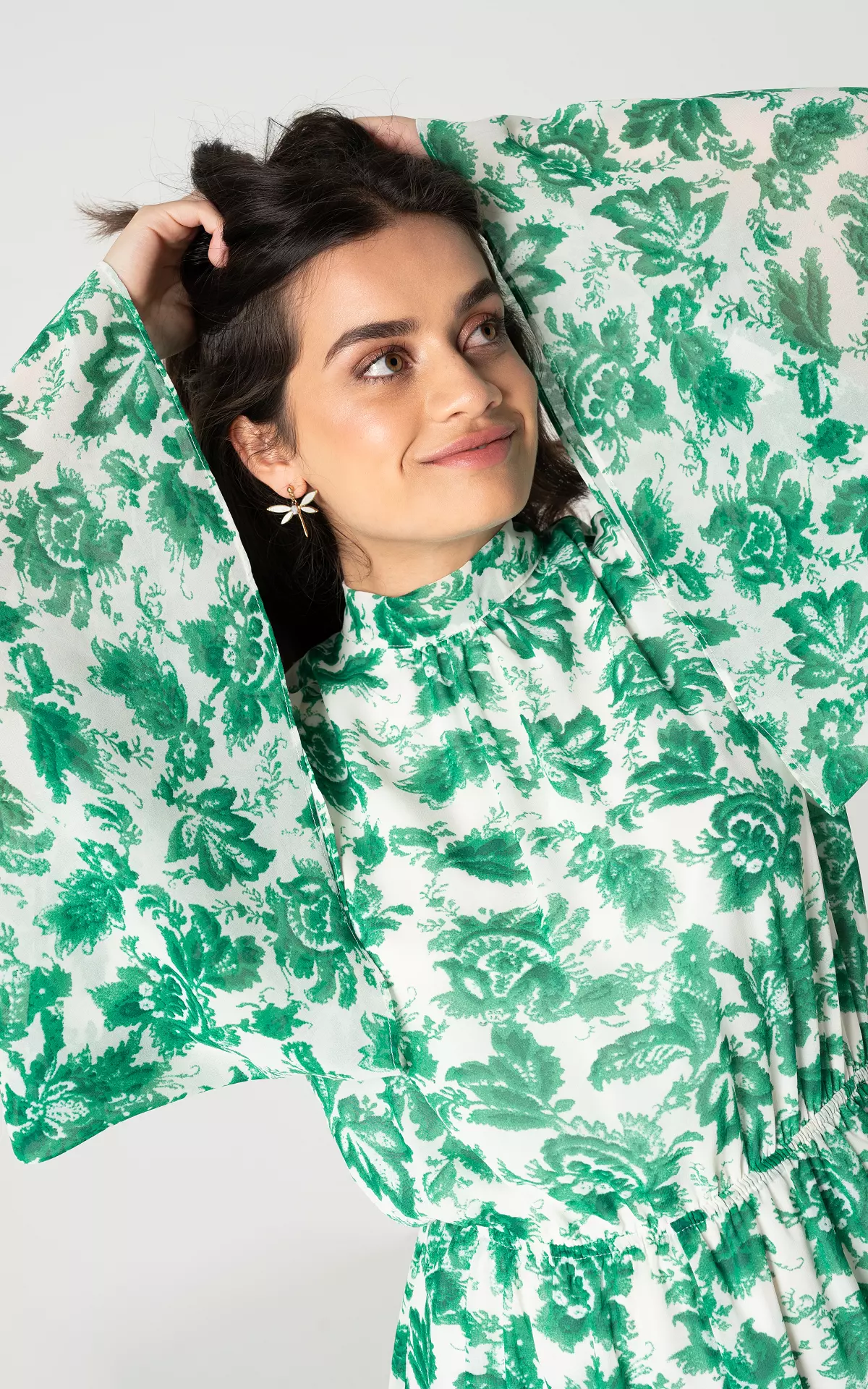 Stijlvolle korte jumpsuit met lange wijde mouwen en open rug
