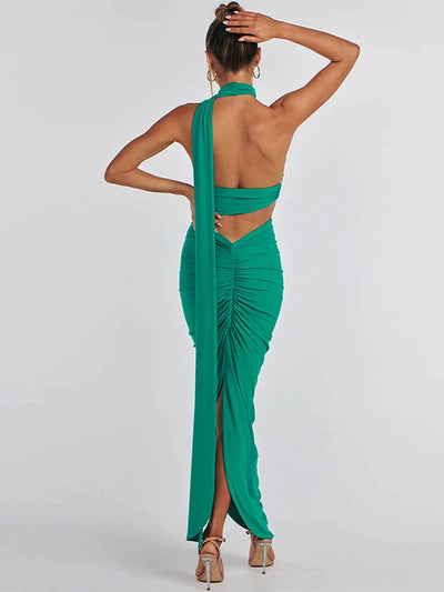 Luxe set met haltertop en asymmetrische maxi rok voor een elegante uitstraling