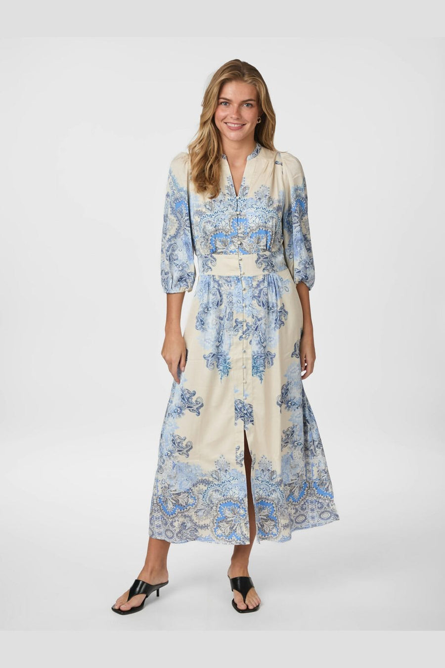 Elegante maxi jurk met knopen en driekwart mouwen