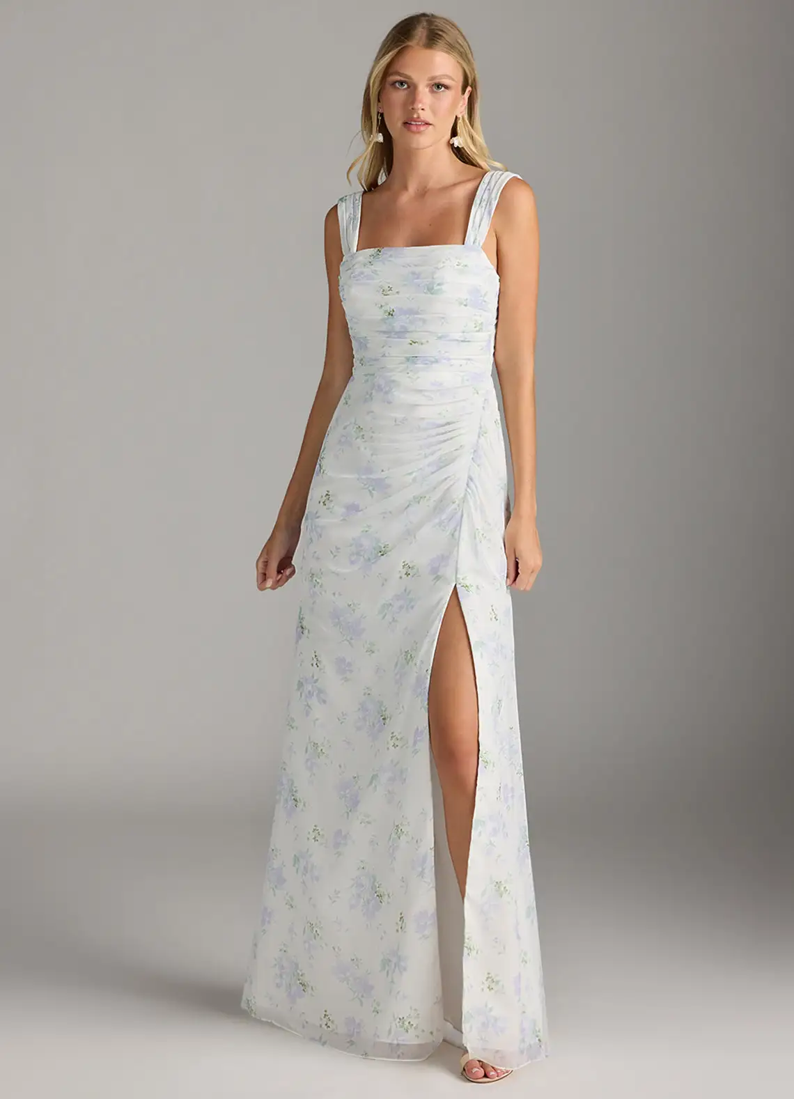 Elegante maxi jurk met vierkante halslijn en bladerenprint