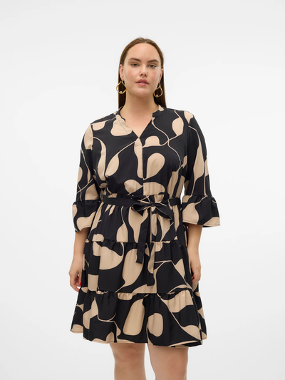 Casual korte jurk met geometrisch patroon en V-hals
