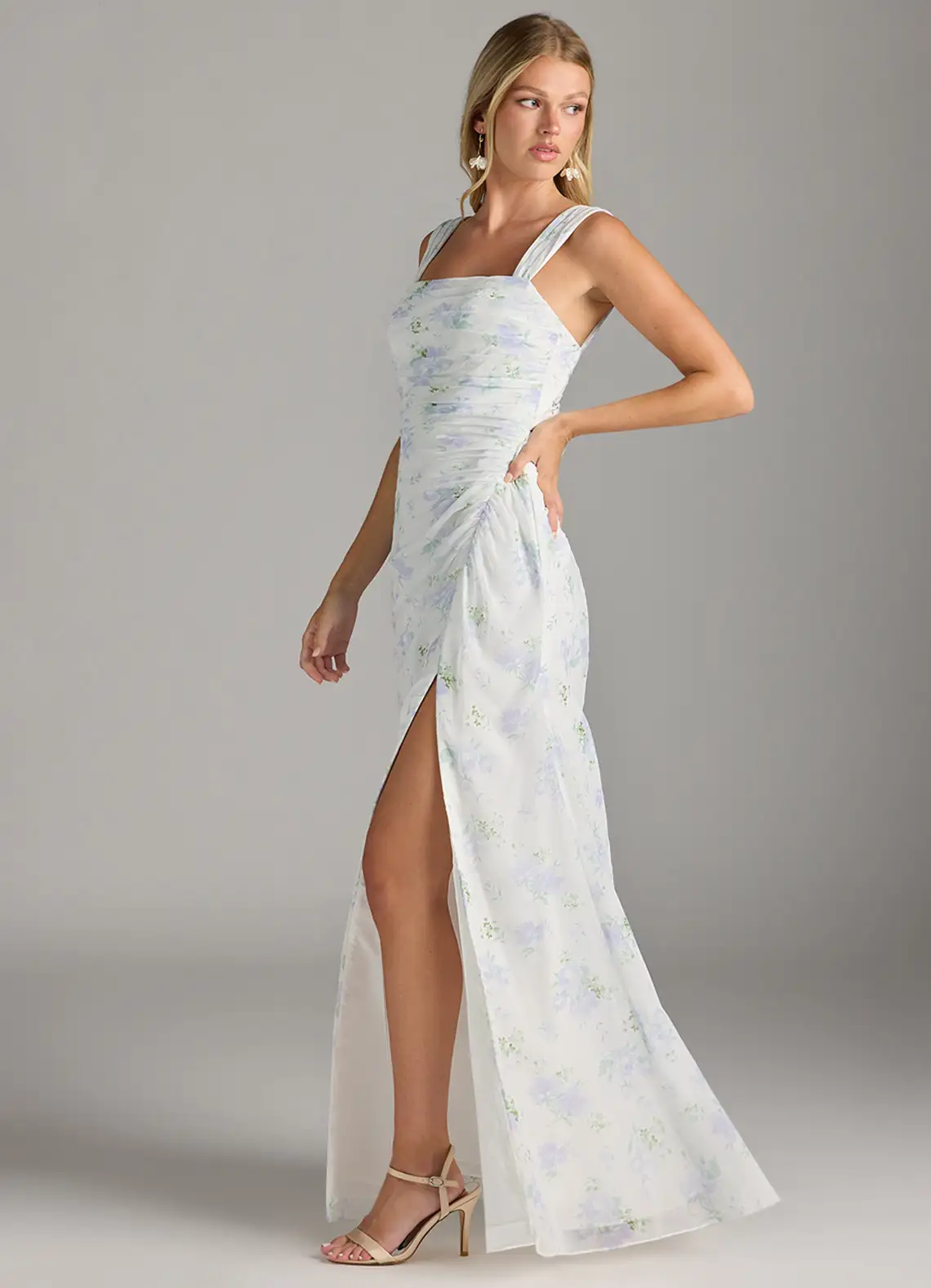 Elegante maxi jurk met vierkante halslijn en bladerenprint