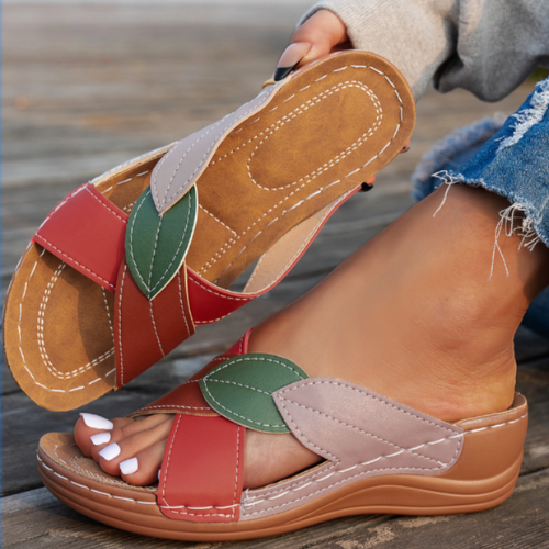 Zomerse casual sandalen met bladmotief en eigentijdse uitstraling