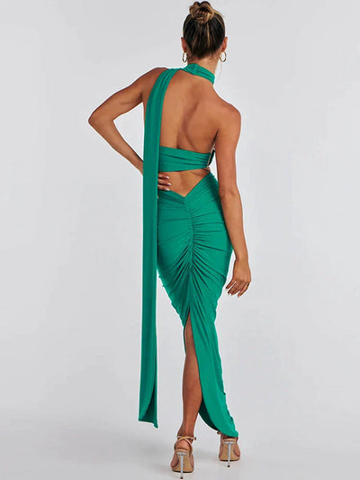 Luxe set met haltertop en asymmetrische maxi rok voor een elegante uitstraling
