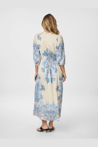 Elegante maxi jurk met knopen en driekwart mouwen