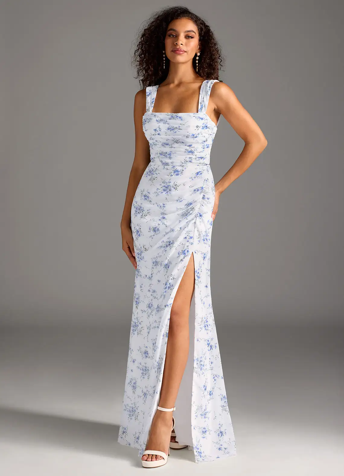 Elegante maxi jurk met vierkante halslijn en bladerenprint