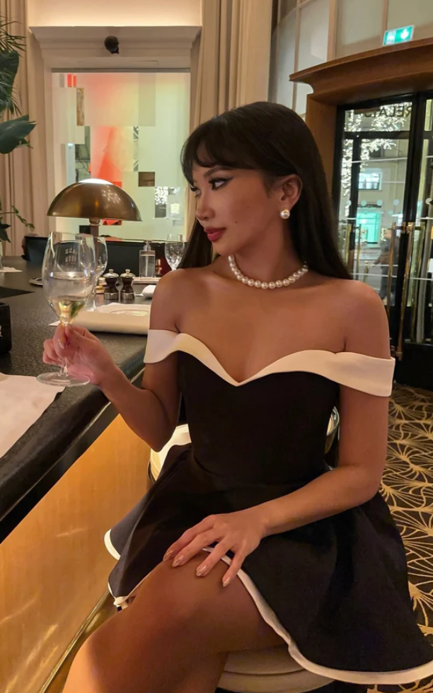 Elegante korte cocktailjurk met verlaagde bandjes