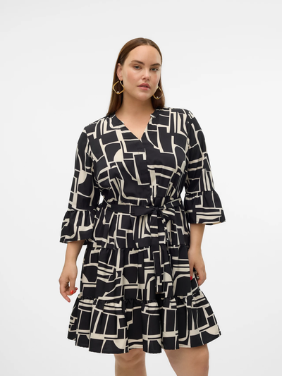 Casual korte jurk met geometrisch patroon en V-hals