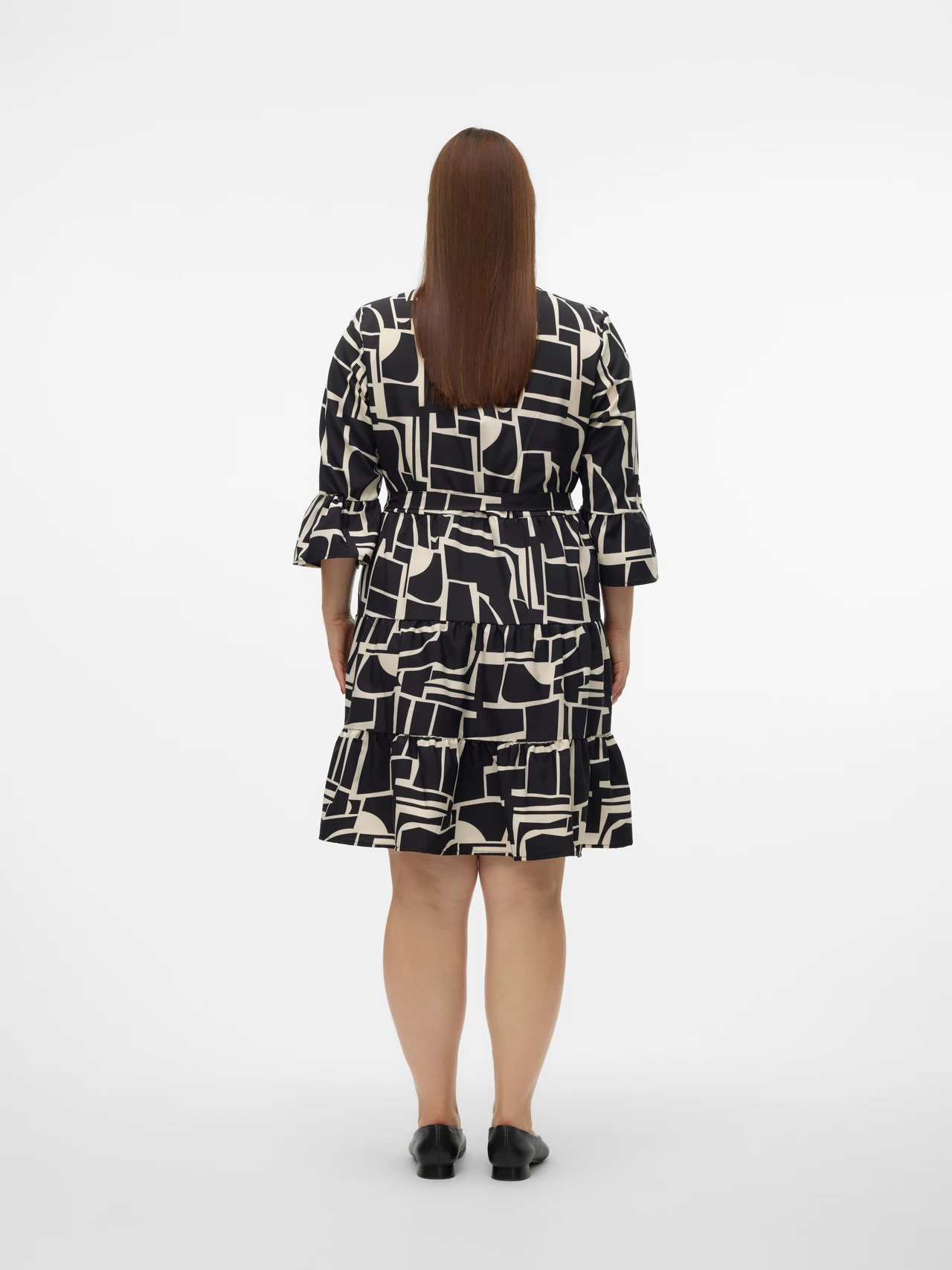 Casual korte jurk met geometrisch patroon en V-hals