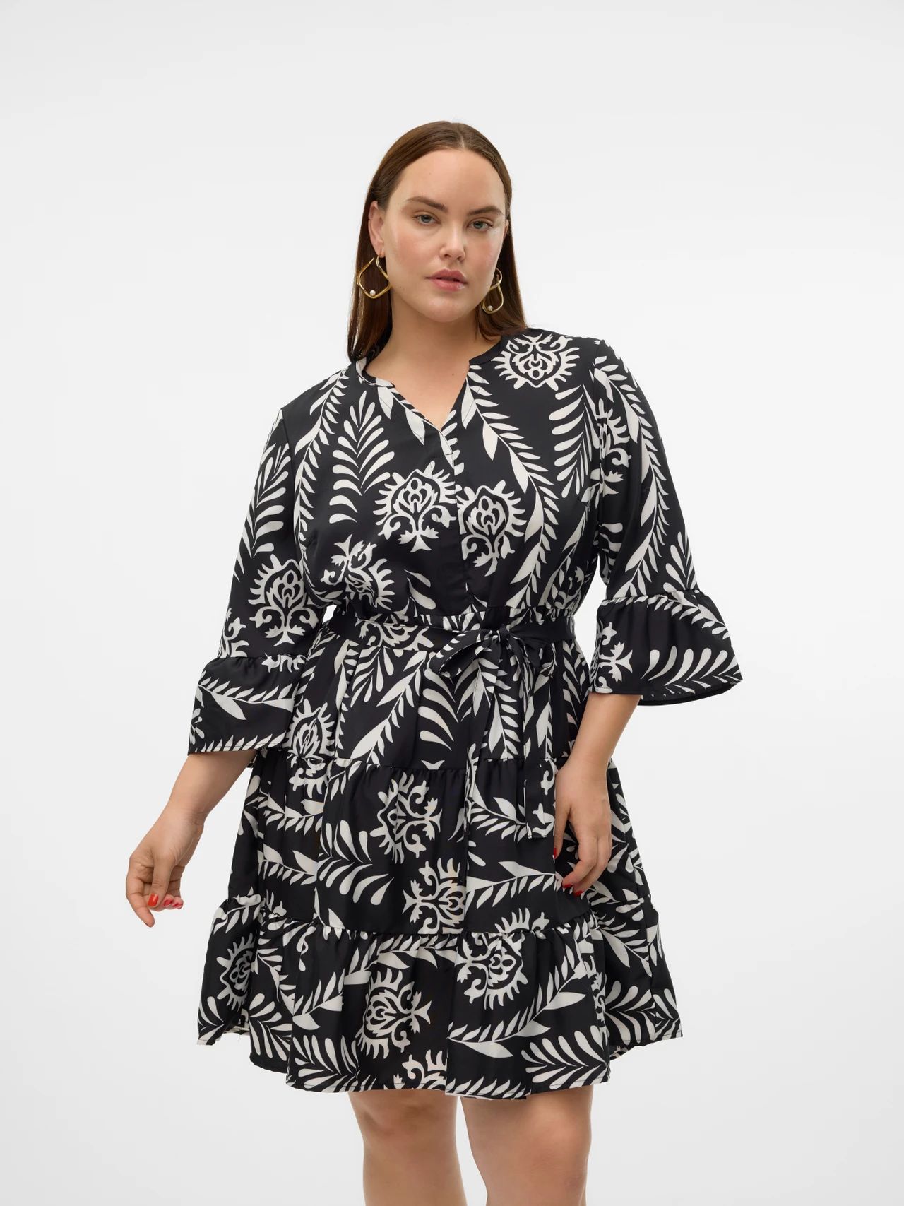 Casual korte jurk met geometrisch patroon en V-hals