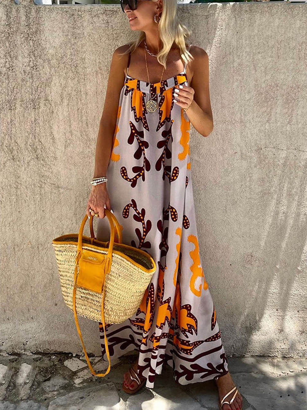 Losvallende maxi-jurk met etnische print en fijne bandjes voor een zomerse boho look