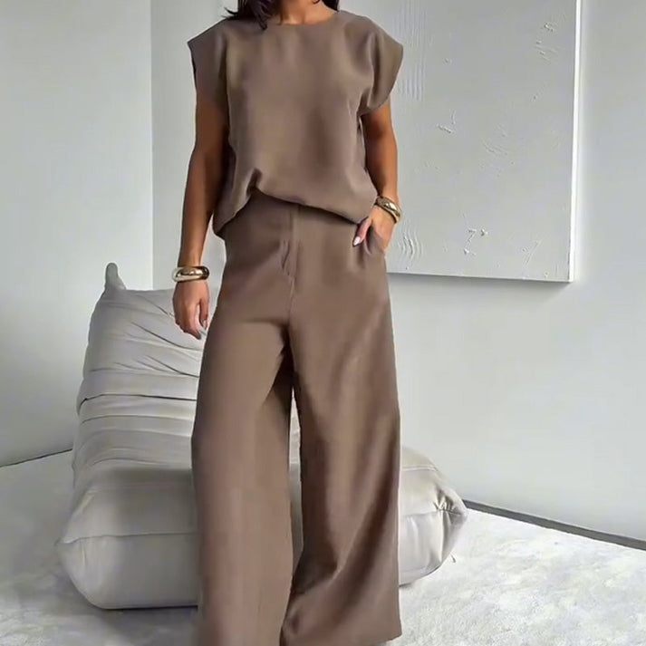 Tweedelig dames set met T-shirt en broek met wijde pijpen voor een moderne casual look