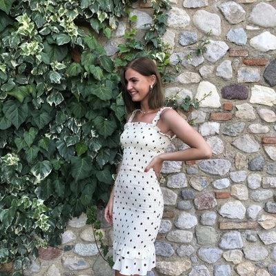 Casual midi jurk met stippen en smalle bandjes voor een speelse zomerse look