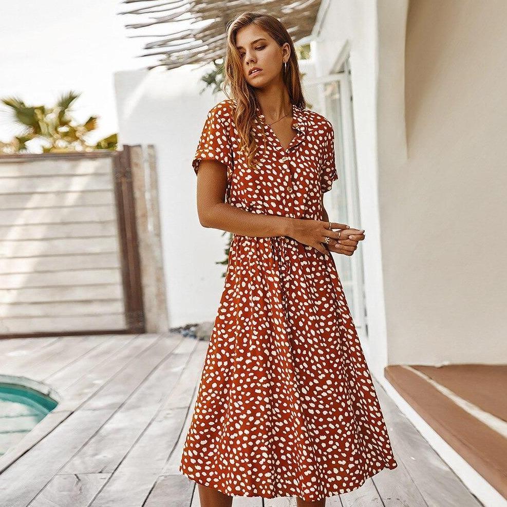 Elegante midi jurk met stippenprint en korte mouwen