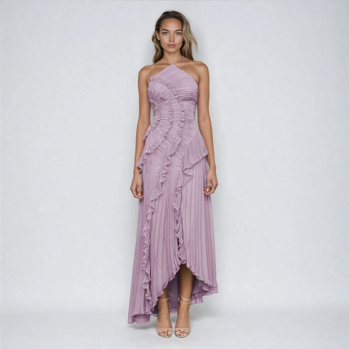 Elegante maxi halterjurk met plooien en speelse ruches