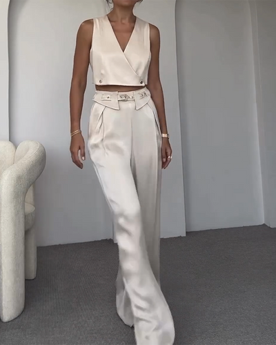 Stijlvolle dames set met V-hals top en rechte broek met riem