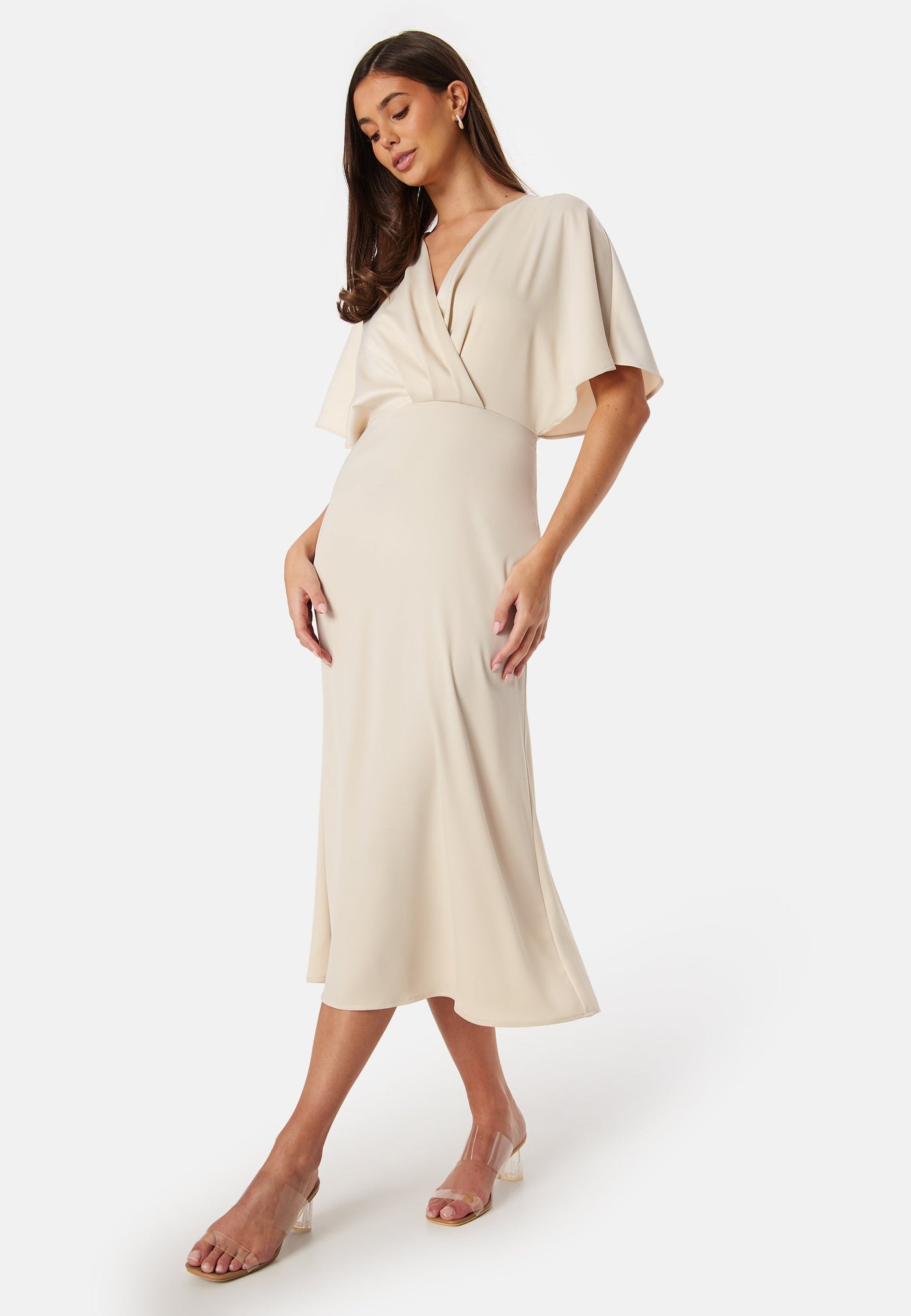 Elegante midi overslagjurk met korte wijde mouwen