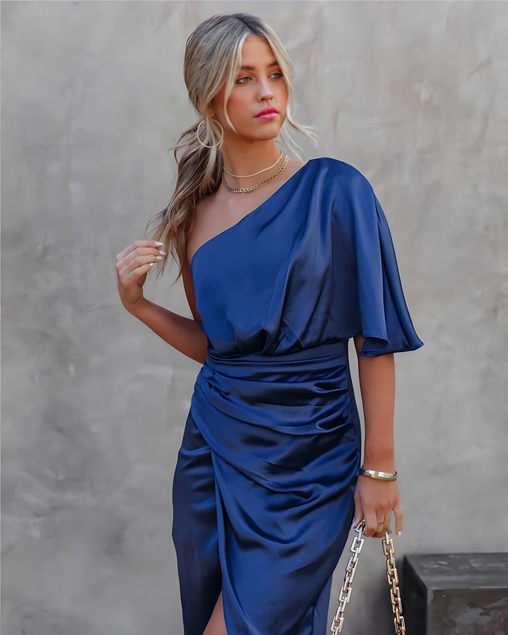 Elegante cocktailjurk met asymmetrisch éénschouderontwerp voor speciale gelegenheden