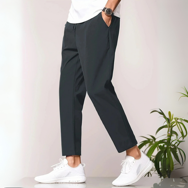Moderne cropped broek voor heren met een lichte en eigentijdse uitstraling