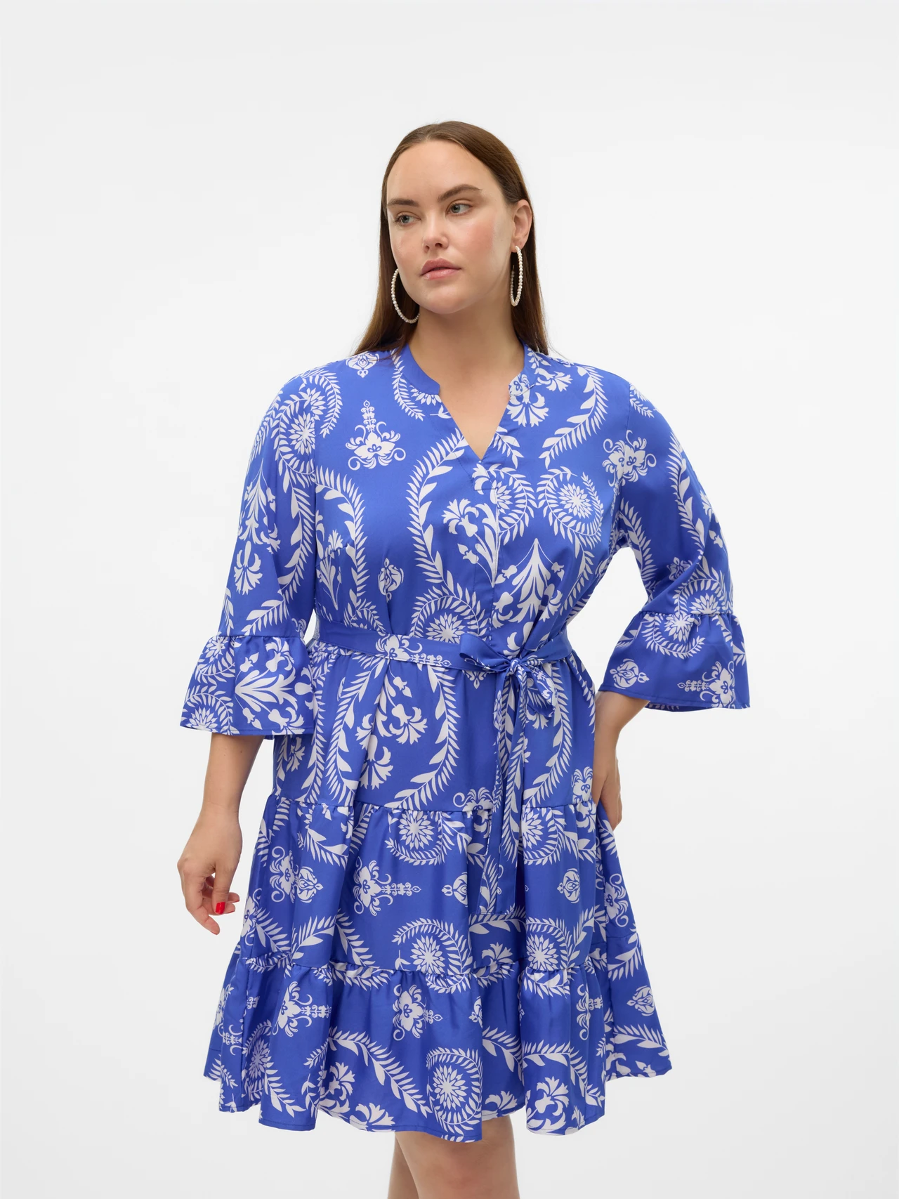 Casual korte jurk met geometrisch patroon en V-hals