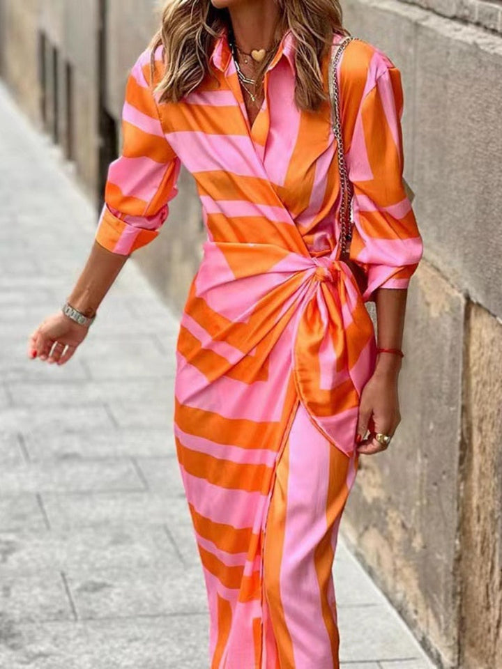 Elegante stijlvolle midi jurk met korte mouwen en opvallende print