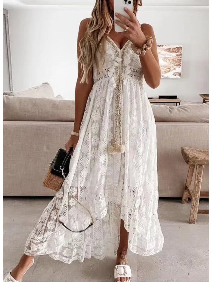 Lange elegante damesjurk met kanten details voor stranddagen en zomerse gelegenheden