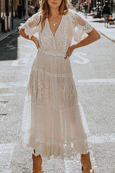 Bohemian maxi jurk met geborduurde details in elegante stijl