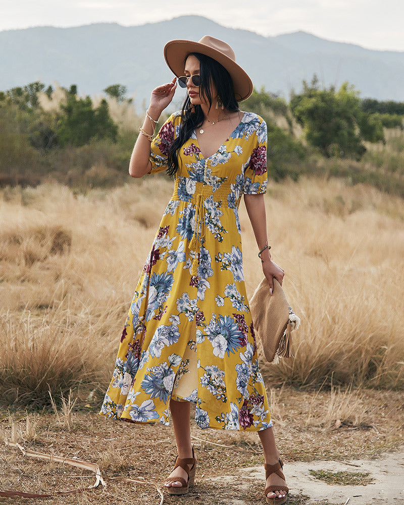 Luchtige zomerjurk met elegante halslijn en soepele pasvorm voor zonnige dagen