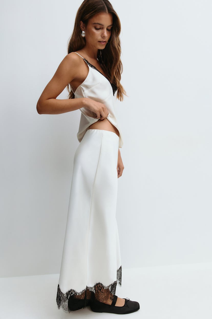 Elegante stijlvolle midi rok met verfijnde zoom