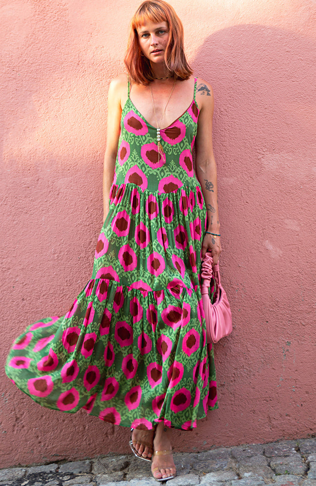 Lange zomerjurk met print en dunne bandjes voor een luchtige look