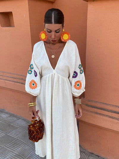 Lange zomerse damesjurk met elegante pofmouwen