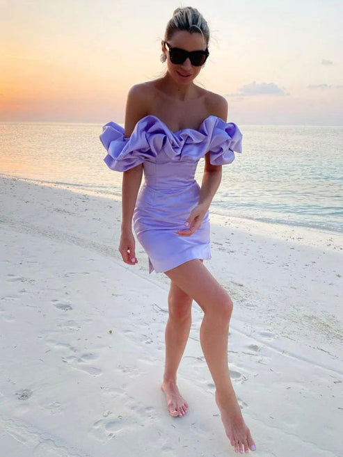 Avonddress met ruffle accent en schoudervrije pasvorm
