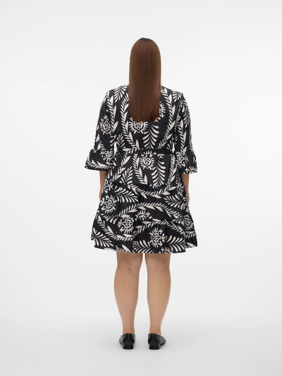 Casual korte jurk met geometrisch patroon en V-hals