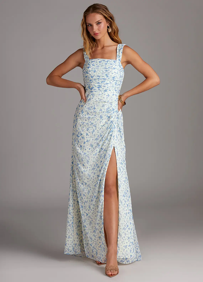 Elegante maxi jurk met vierkante halslijn en bladerenprint