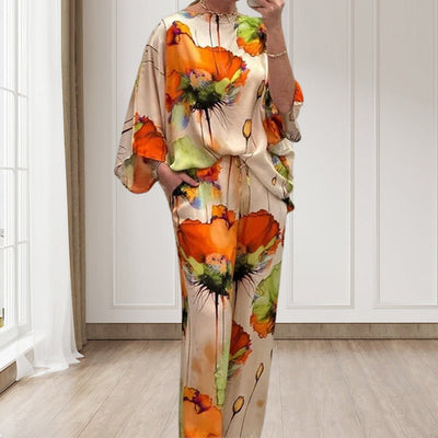 Tweedelige dames set met losse broek en top met wijde mouwen en bloemenpatroon
