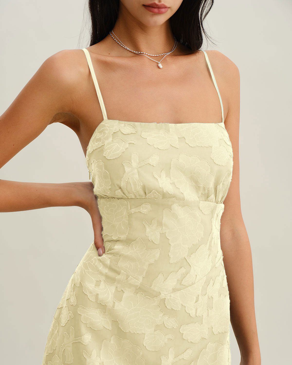 Maxi jurk met spaghettibandjes en elegante slip stijl