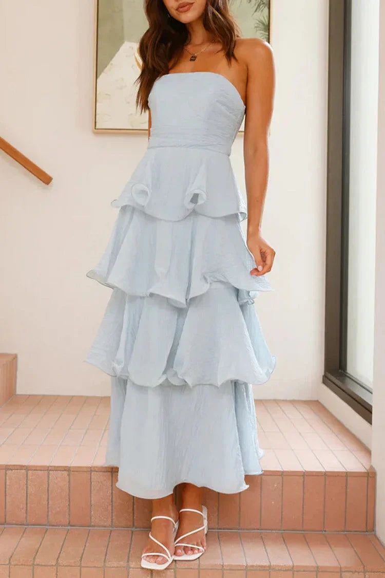 Rugloze strapless jurk met speelse ruches en gelaagde rok perfect voor feestelijke momenten